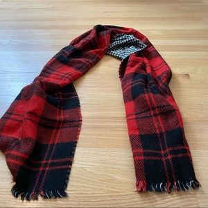 Soft red buffalo plaid reversible black&white print fringe scarf / wrap